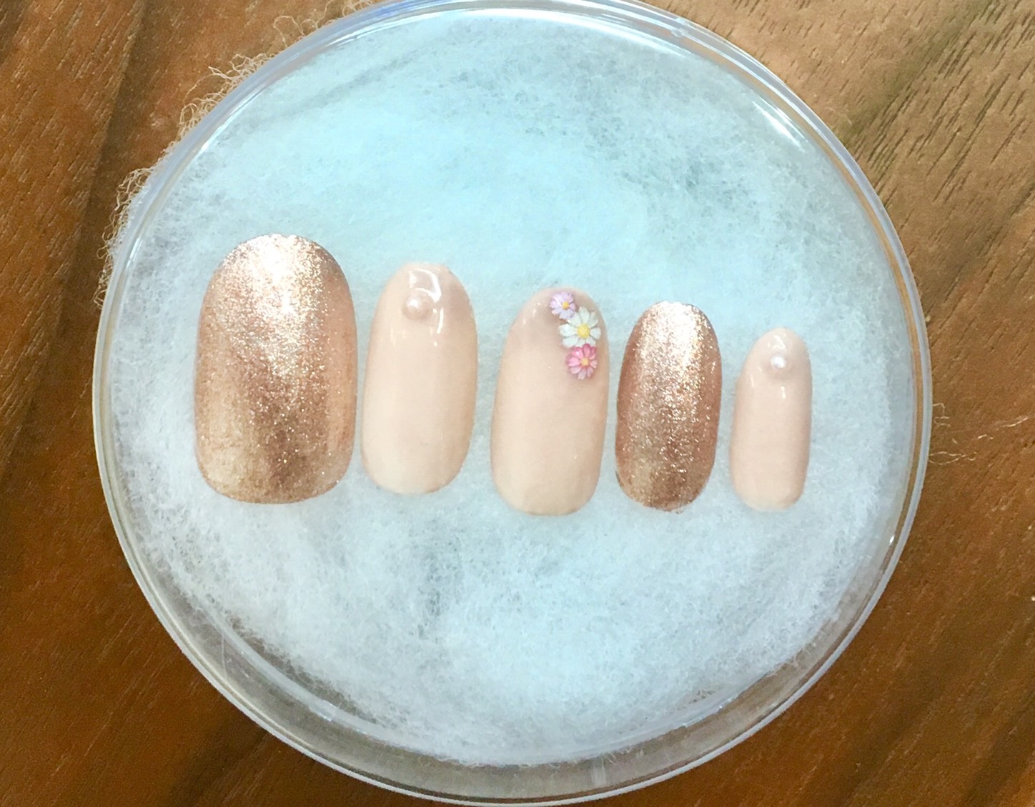 今月のジェル ¥2980‐ (税込)+540円でカラーチェンジOK
※毎月デザインが変わります